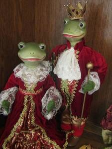 lot 5 image: King and Queen frogs, both stand approx. 24 her approx. 28 him