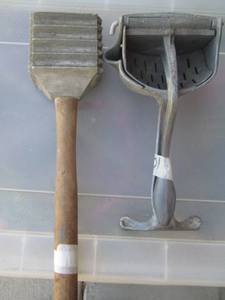 lot 47 image: meat grinder and a juicer