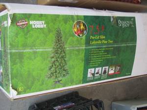 lot 52 image: 7.5ft used Christmas tree in original box