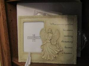 lot 81 image: angel picture frame