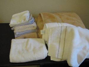 lot 158 image: hand and bath towels