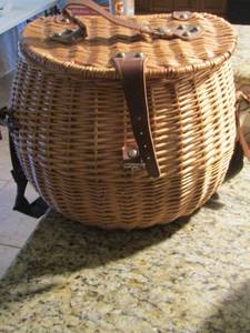 lot 174 image: wicker picnic basket with 2 white cups - silverware