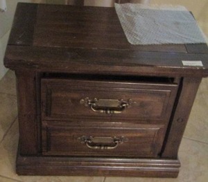lot 181 image: NIGHT STAND 2 DRAWERS
