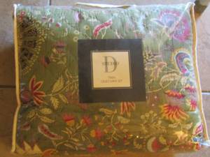 lot 185 image: twin quilt  mini set new