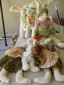 lot 195 image: bunny dcor