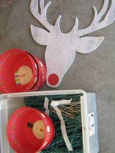 lot 211 image: Christmas dcor
