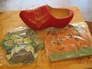 lot 220 image: WOODEN SHOE, WOODEN FLORAL DECOR, WOODEN PUMPKIN DECOR