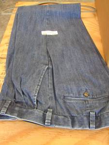 lot 231 image: ROUNDTREE & YORKE  JEANS 38 X 32