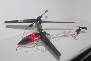 lot 40 image: Gyro S032 Fiery 2 Channel rC Helicopter