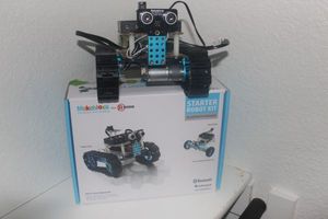 lot 51 image: Make block Starter Robot Kit Bluetooth Kit
