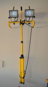 lot 273 image: Ultra Bright Tripod with Lights, very minimal Use