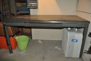 lot 318 image: Metal Work Table with Drawer, also mountable tool Magnet