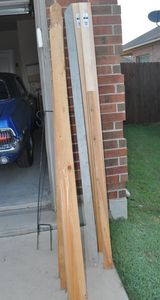 lot 323 image: Two 6 sticks of pine, six fencing slats and more