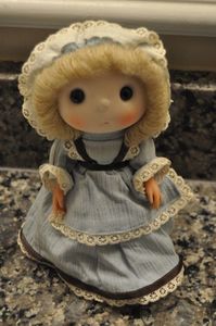 lot 148 image: Vintage Collectible Musical Doll So Cute