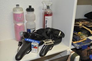 lot 164 image: Bicycle Seats, water Bottles and Bike Cleaner