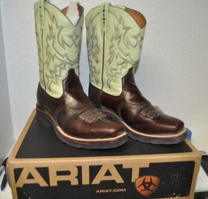 lot 177 image: Size 10EE Ariat Boots, Gently worn