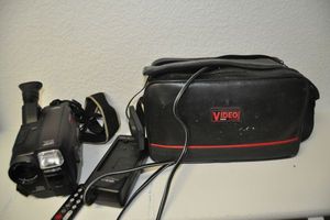 lot 185 image: Minolta Camcorder with Battery and Charger