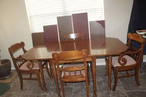 lot 339 image: Large Dinning Room Table with Removable leaf and table covers and 4 Chairs