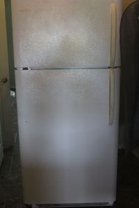 lot 229 image: Frigidaire RefrigeratorFreezer, ice maker kit Compatible, currently in use