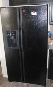 lot 212 image: GE Side by Side RefrigeratorFreezer with Water and Ice Maker, Currently in Use, Must Disconnect Water Line