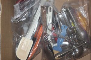 lot 226 image: Large Amounts of kitchen Utensils