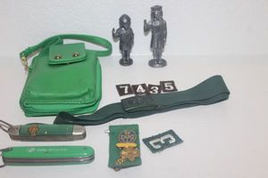 lot 231 image: Girl Scout Uniform Items as Well as Rare Vintage Girl Scout Knives