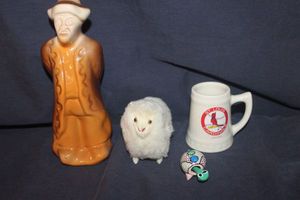 lot 255 image: Variety of Different Home Deco Items