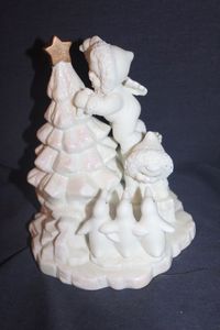 lot 258 image: Dept 56 Vintage, White Ceramic Christmas Snow Babies, needs new Light