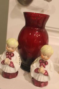 lot 262 image: Vintage Choir Boy Figurines and Red Vase