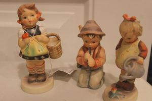 lot 264 image: Three Hummel Figurines