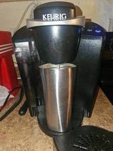 lot 374 image: Keurig K Classic Single Serve Coffee maker, 3 cup sizes 48oz, 1 minute Brew Time (Cup Noy Included) Worked at time of photo, recently Descaled comes with box