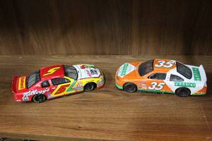 lot 27 image: Racing Champions Kelloggs 1997 Corn Flakes #5 Race Car and NASCAR� - #35 Tabasco Car - Todd Bodine - 1998 - Diecast - 124