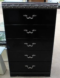 lot 38 image: 5 drawer dresser