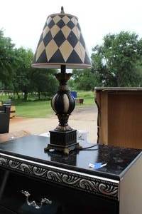 lot 39 image: Lamp