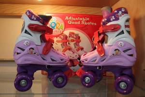 lot 61 image: Dora the explorer skates size J10 to J13