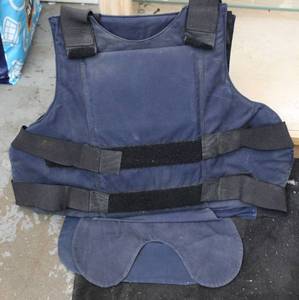 lot 69 image: Bullet resistent vest see all pictures its a large