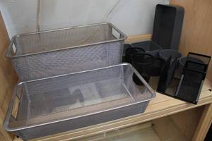 lot 102 image: Lot of stationary baskets