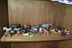 lot 176 image: Mixed animal lot like elephants horses and much more