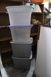 lot 183 image: totes with lids