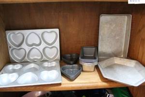 lot 186 image: heart-shape loaf pans and loaf pans and more see pics