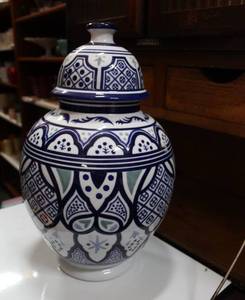 lot 189 image: Vintage Ginger Jar Blue, White with top large