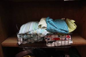 lot 192 image: metal basket with kitchen towels and more