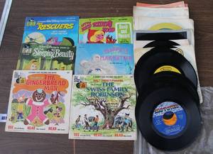 lot 223 image: Vintage Read And Hear Books With Records and a hand full of records not for the books