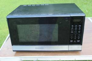 lot 235 image: Microwave