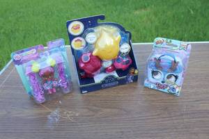 lot 236 image: Lot of toys hairdo tables Disney wish purse all unopened
