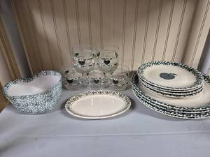 lot 291 image: Vintage Tienshan Sponge Heart - 5 glasses, 1 Heart bowl, 1 oval plate, 4 Apple Dinner Plates, 5 small plates