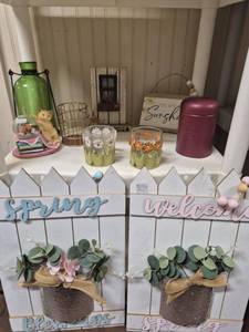lot 299 image: Assorted items - 2 hanging Picket Fence decor, 2 flower candle holders, Cat music box, You are My Sunshine hanging sign, Green Hanging bottle, misc. items
