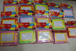lot 255 image: Lot of etch a Sketch
