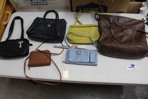 lot 262 image: Lot of handbags
