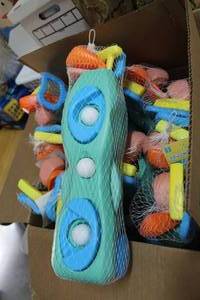 lot 264 image: Lot of kids golf caddies